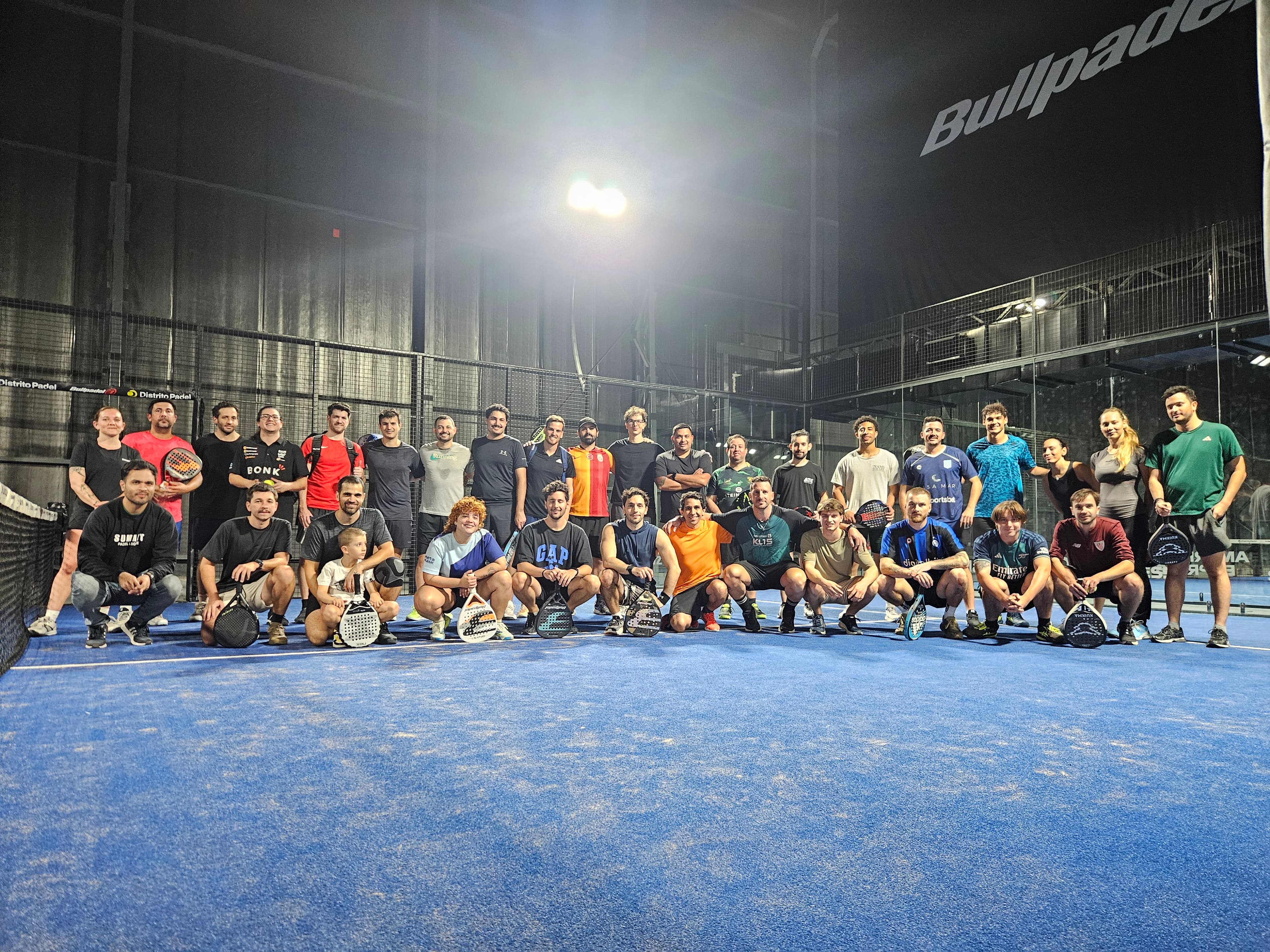 Jugadores de pádel en un torneo SportChain